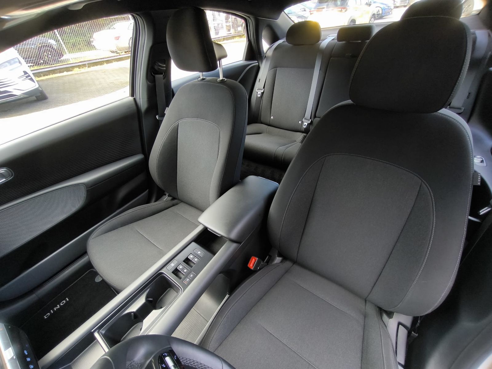 Fahrzeugabbildung Hyundai Ioniq 6 2WD NAVI+LED+SHZ+KAMERA+DAB+PDC+ACC+18"+