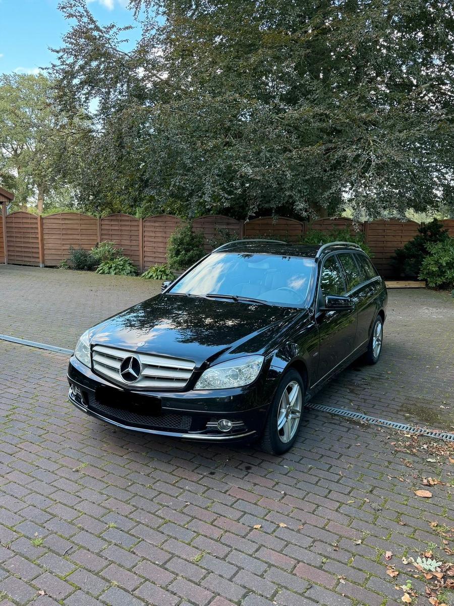 Mercedes-Benz C200 2011 — rear view