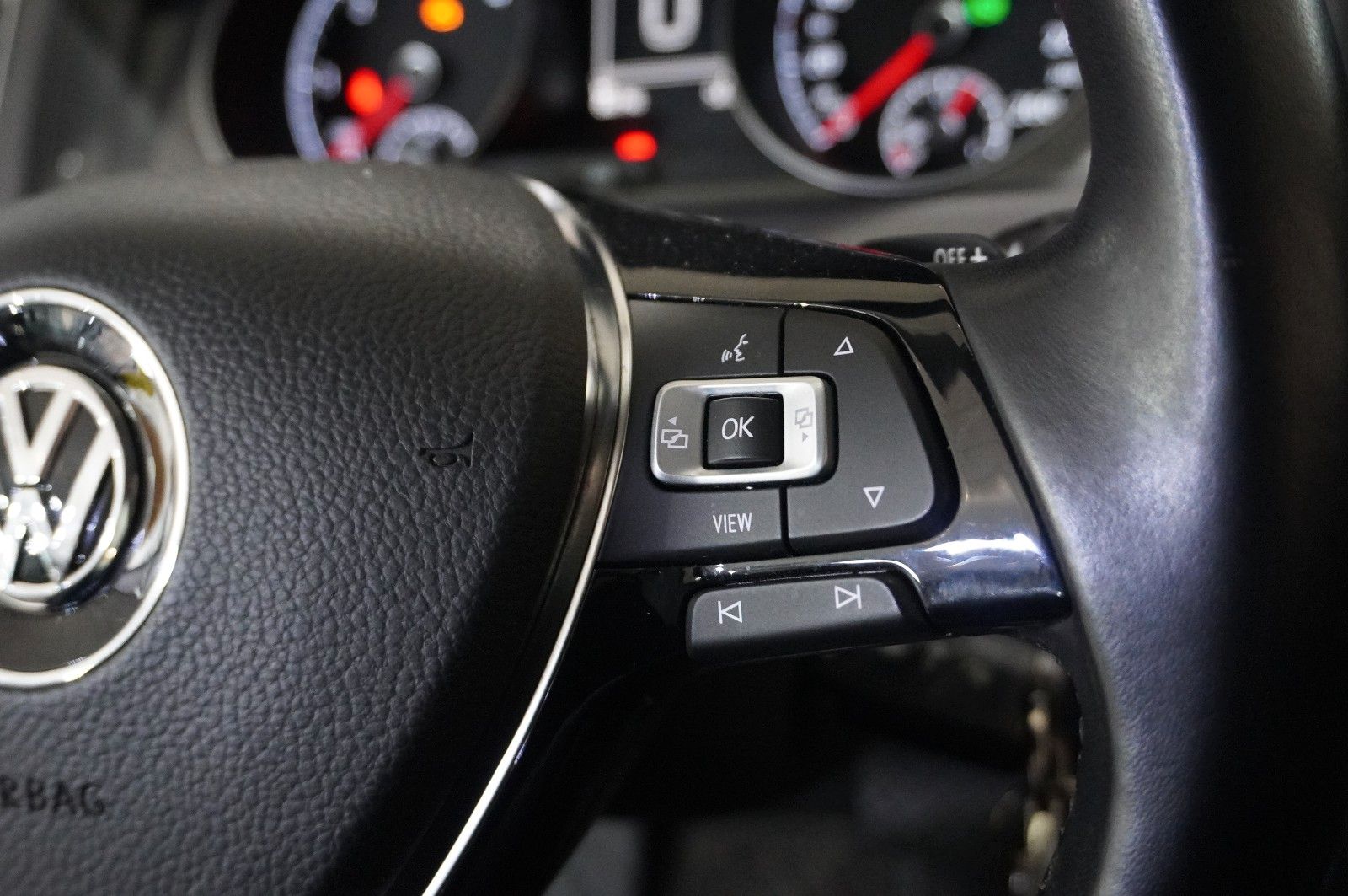 Fahrzeugabbildung Volkswagen Golf VII VARI. 2.0D COMFORT. 4M NAVI/KAMERA/AHK