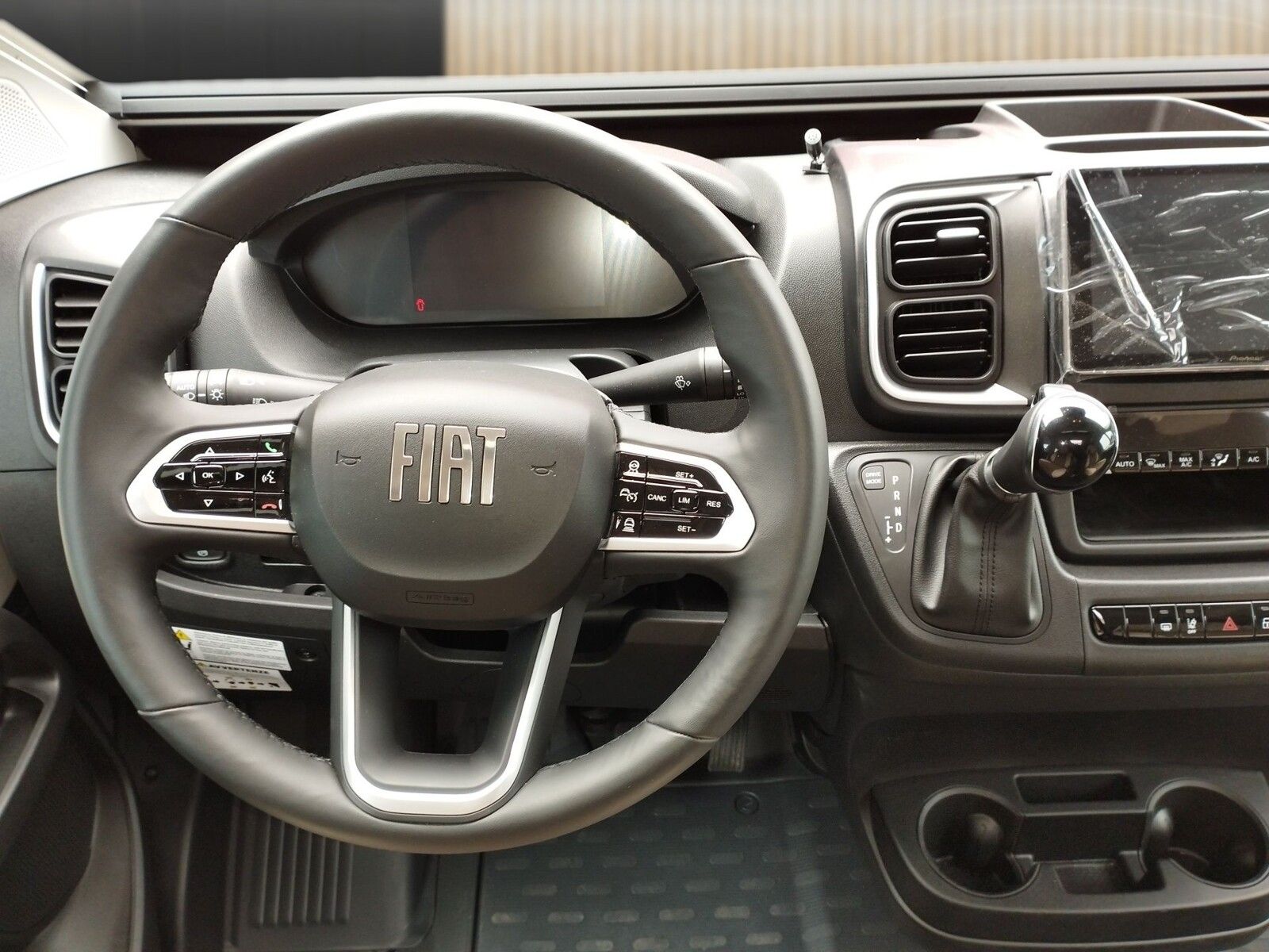 Fahrzeugabbildung Eura Mobil Van V 635 EB Automatik, 180 PS, Fahrassistenz