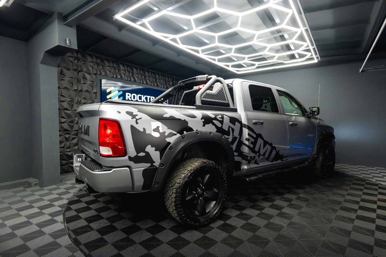 Fahrzeugabbildung Dodge RAM 5.7 V8 HEMI 4x4 OFFROAD Night-Paket *LED*AHK