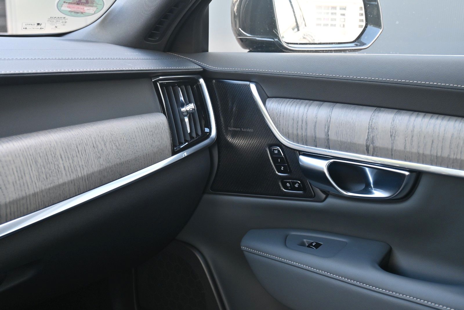 Fahrzeugabbildung Volvo V90 T8 AWD Recharge Inscription*PANO*360*H&K*HUD