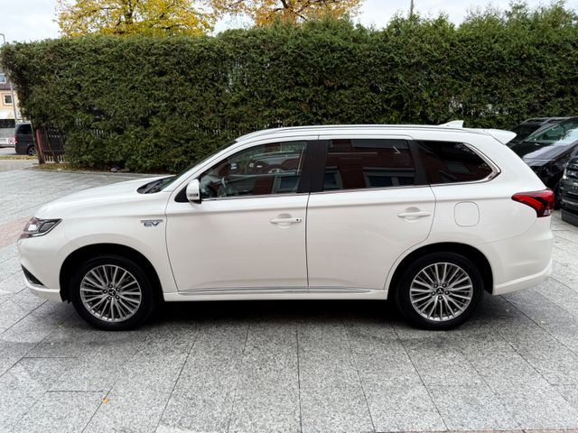 MITSUBISHI Plug-in Hybrid Outlander