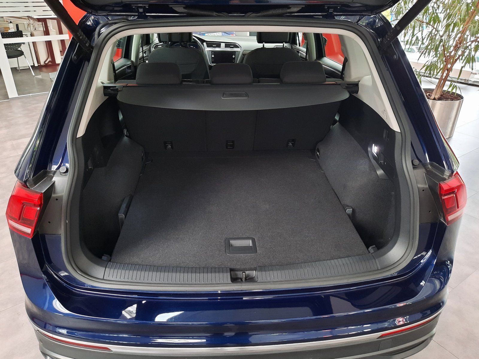 Fahrzeugabbildung Volkswagen Tiguan Allspace Life TDI DSG *AHK*Navi*LED*PDC*