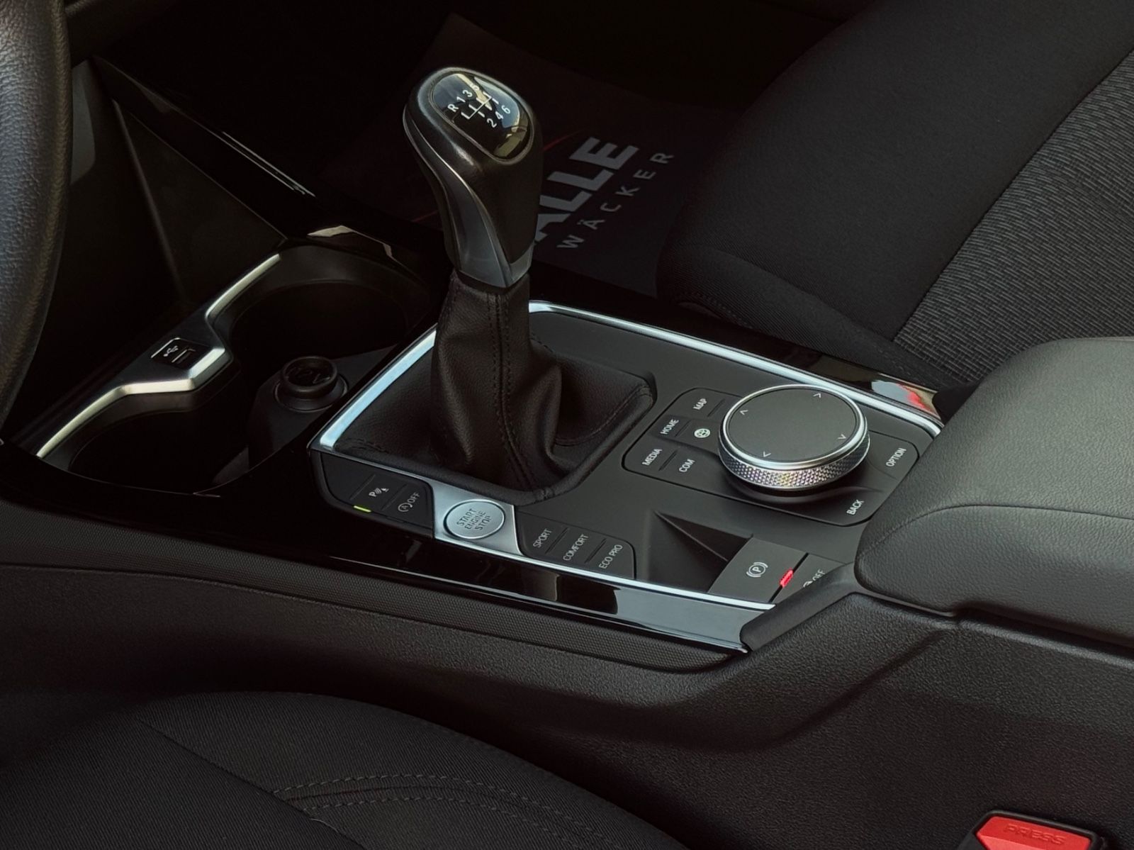 Fahrzeugabbildung BMW 118i F40 Advantage LCProf Navi Temp PDC LED DAB