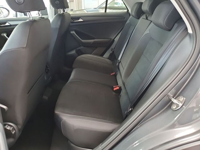 Fahrzeugabbildung Volkswagen T-Roc 1.5 TSI DSG Style LED-PLUS NAVI AHK RFK GJ