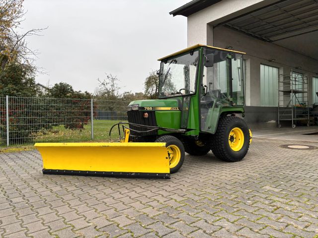 John Deere 755