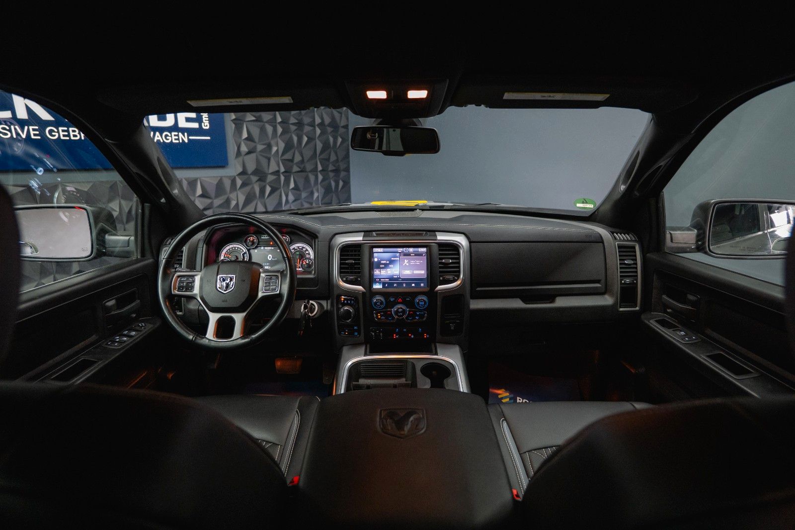 Fahrzeugabbildung Dodge RAM 5.7 V8 HEMI 4x4 OFFROAD Night-Paket *LED*AHK