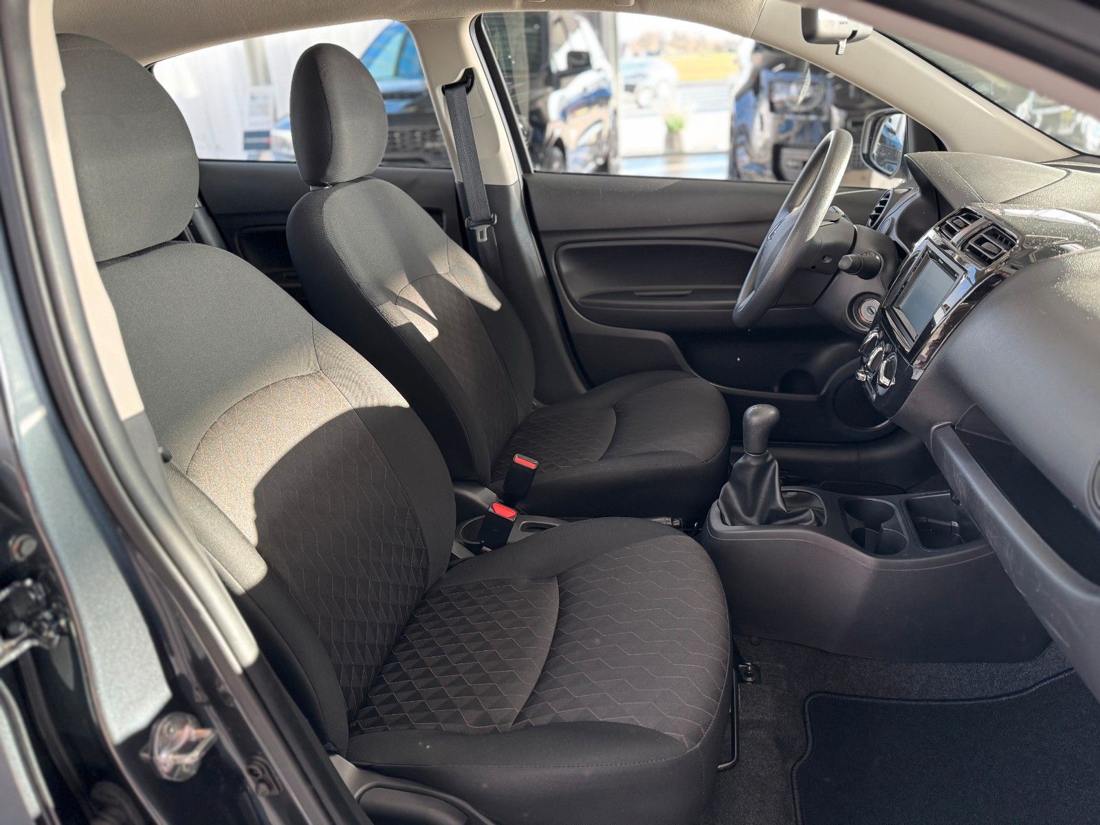 Fahrzeugabbildung Mitsubishi Space Star 1.2 Select "Klima Allwetterreifen"