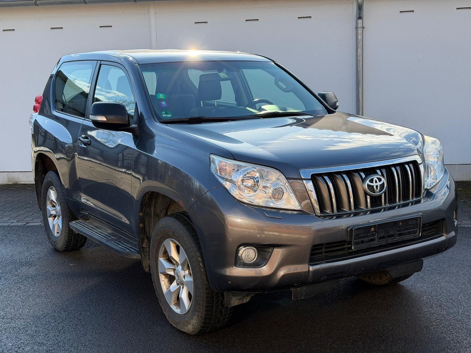 Toyota Land Cruiser 3.0 D-4D*Kurz*Automatik*4x4*AHK-3t*