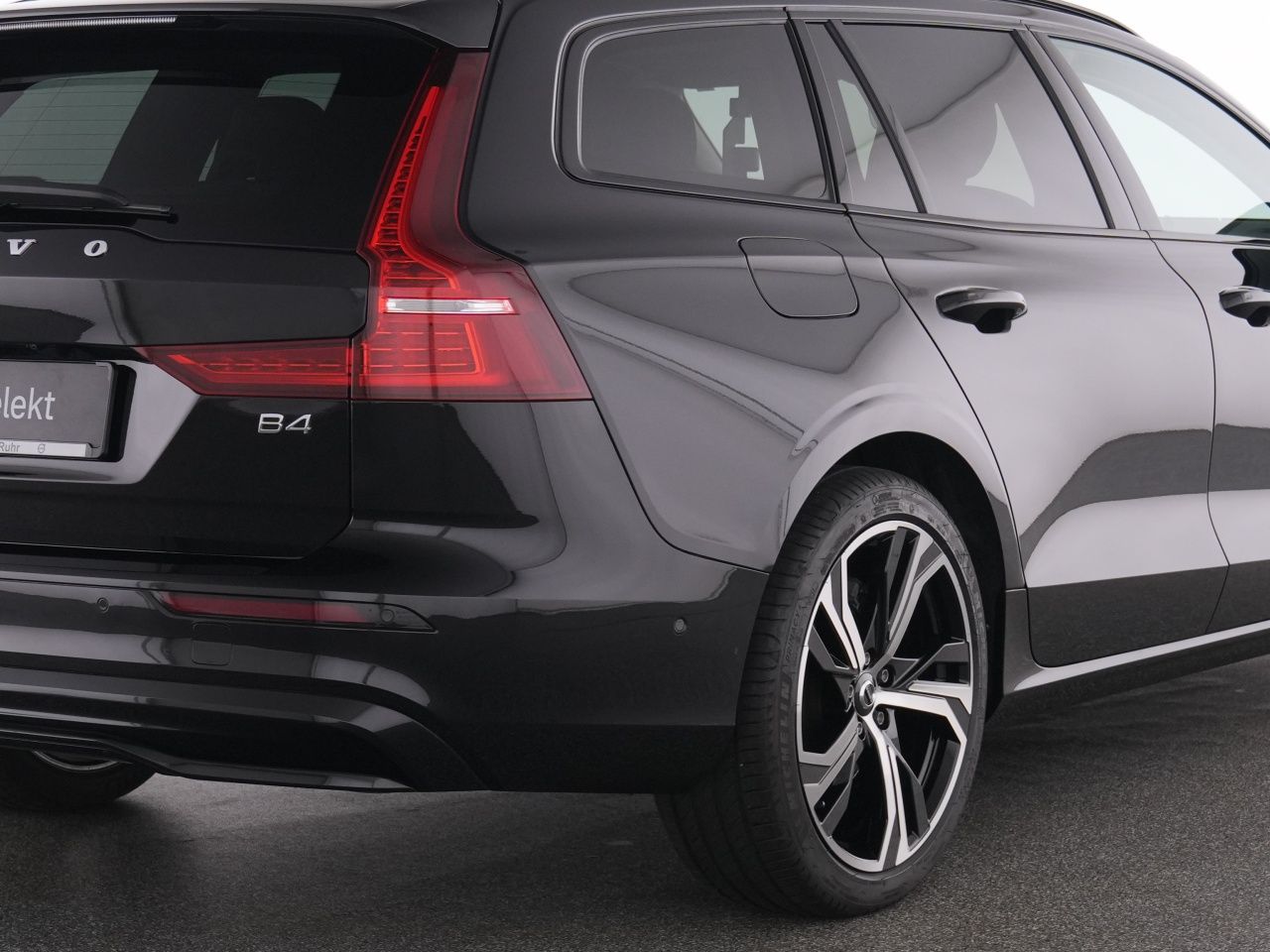 Volvo V60 B4 Plus Dark+ACC+PANO+HA&KA+LICHTPAK+BLIS+ foto 10