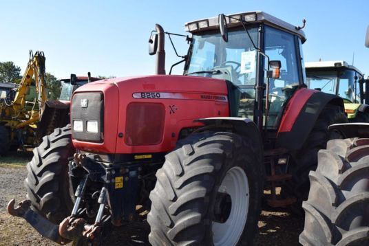 Massey Ferguson MF 8250 