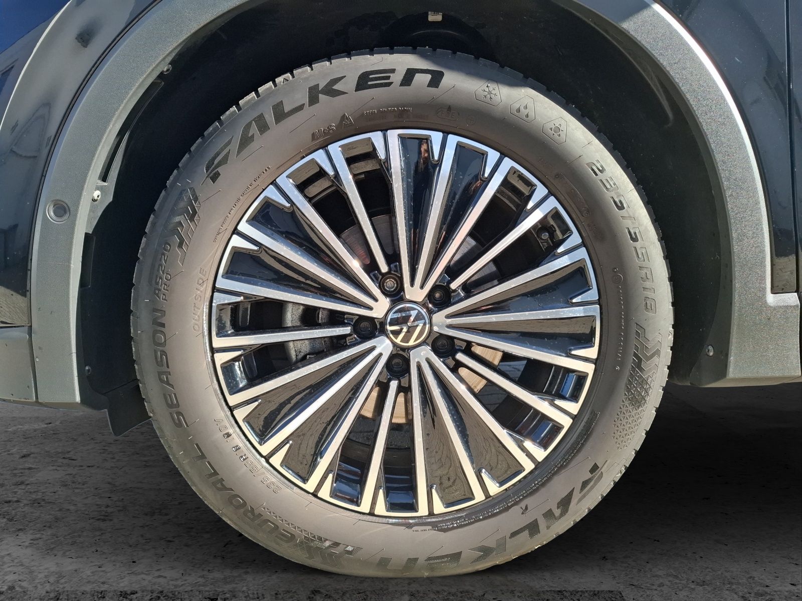 Fahrzeugabbildung Volkswagen Tiguan eTSI Life DSG Standhzg. LED AHK Navi AID