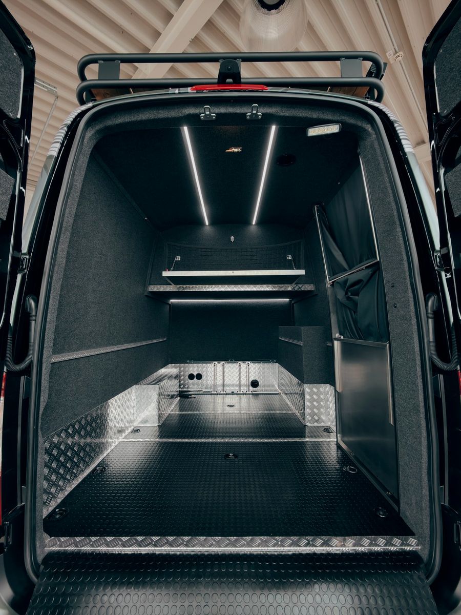 Fahrzeugabbildung Mercedes-Benz X-CROSSVAN 4x4² XXL - #1OFF