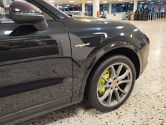 Fahrzeugabbildung Porsche Cayenne Coupe E-Hybrid *SPORT-CHRONO* (MATRIX/PA