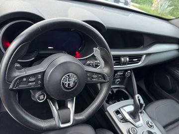 Alfa-Romeo Stelvio - 10