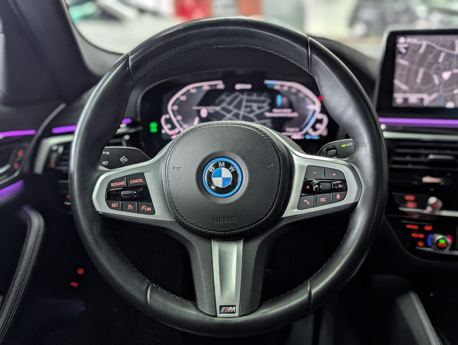 Fahrzeugabbildung BMW 530 e Luxury Line SPORT PANO LED KAM LEDER AHK