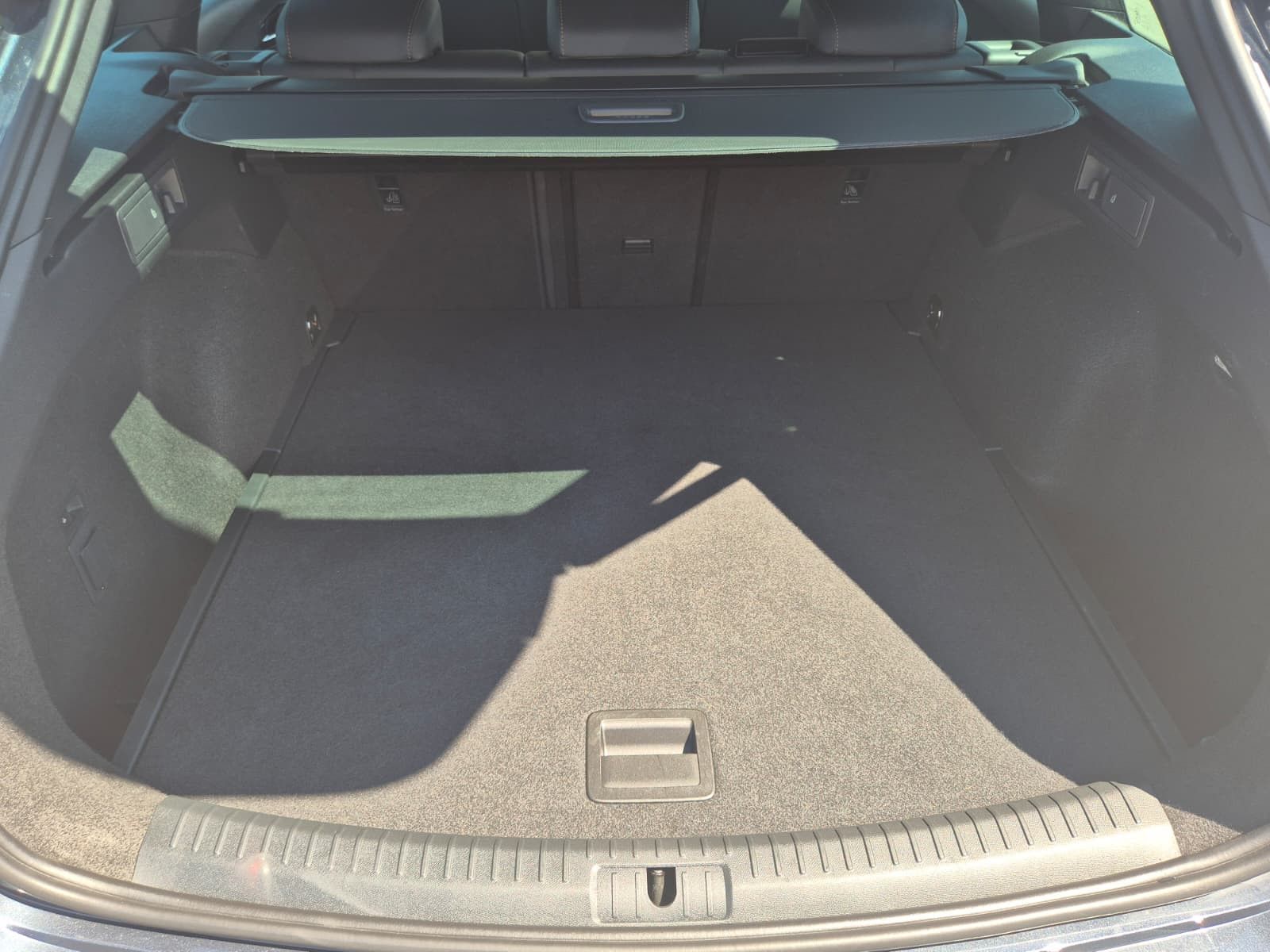 Fahrzeugabbildung CUPRA Leon 2.0 TDI DSG AHK*DYNAMICA*EDGE*LED*5JGARANT.