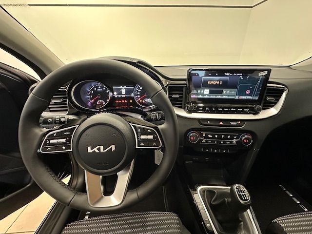 Fahrzeugabbildung Kia Ceed_sw Vision 1.4 Navi SHZ VerkehrszeichenERK
