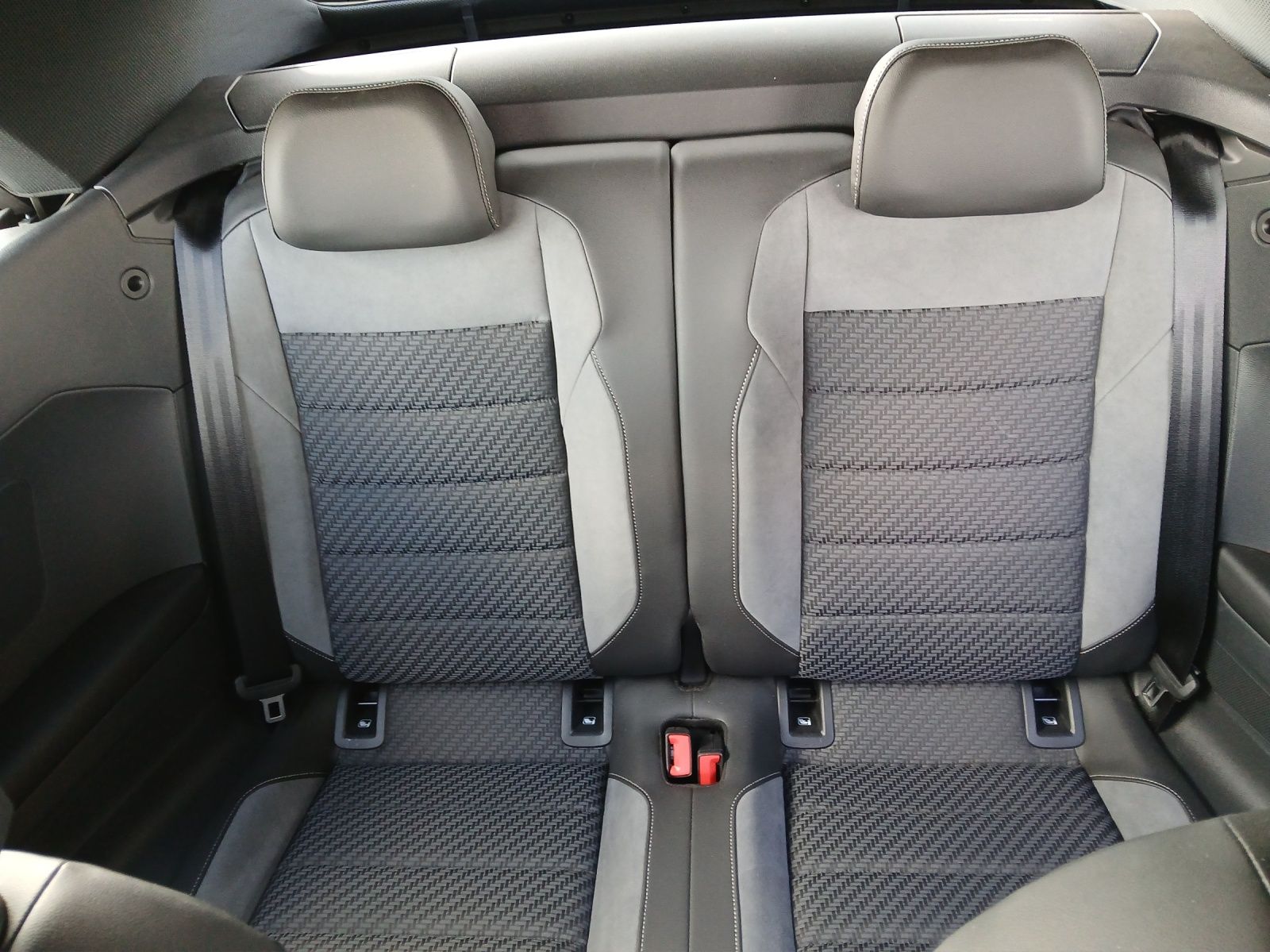 Fahrzeugabbildung Volkswagen T-Roc Cabriolet TSI R-line DSG LED AHK Navi ACC