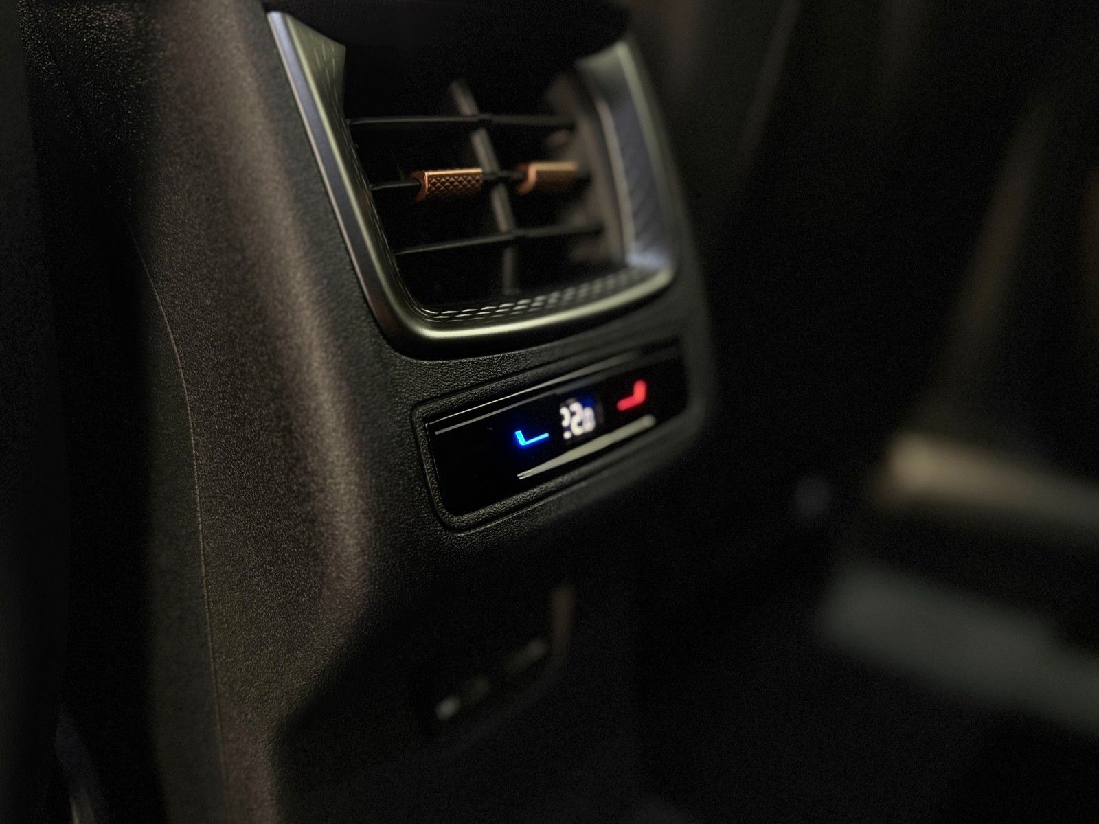 Fahrzeugabbildung CUPRA Terramar 2.0 TSI - 4Drive - VZ - DSG