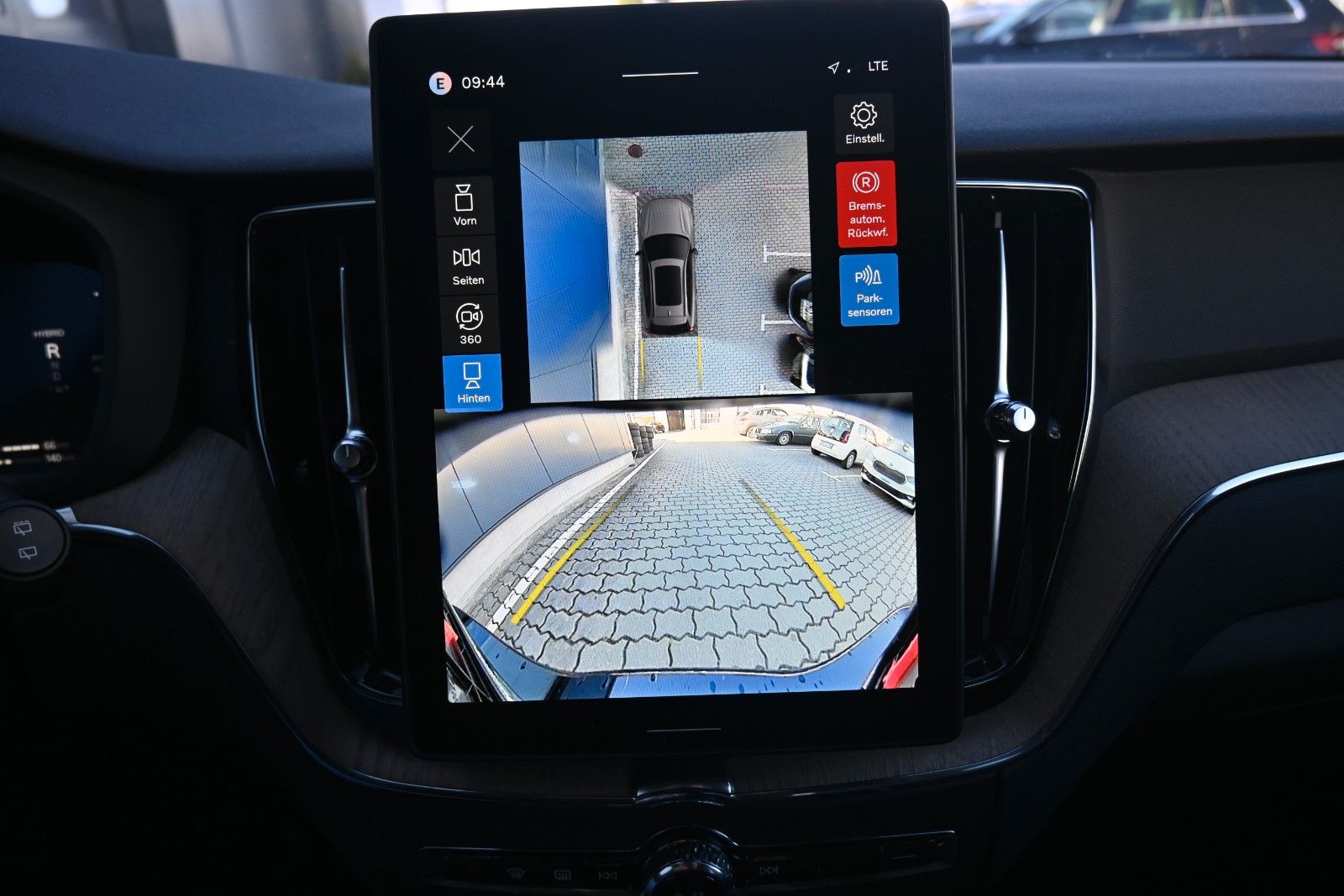 Fahrzeugabbildung Volvo XC60 T6 Plug-in Hybrid AWD Plus Bright*360°*ACC