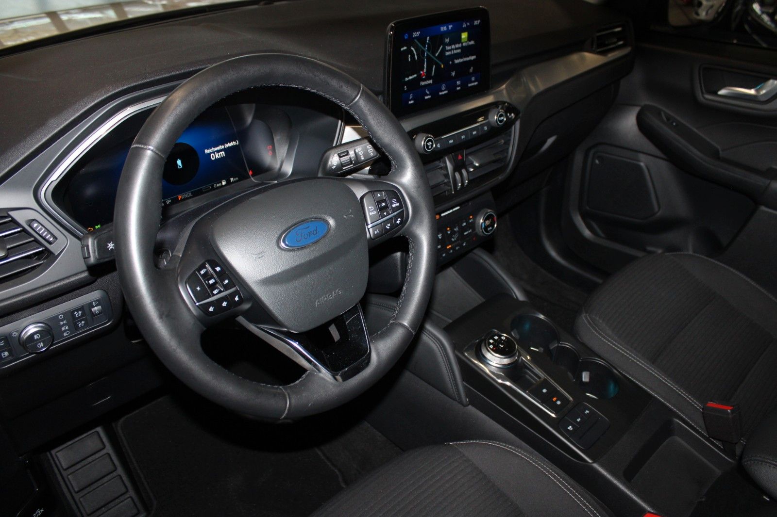 Fahrzeugabbildung Ford Kuga PHEV Aut. Titanium AHK NAVI WinterPaket