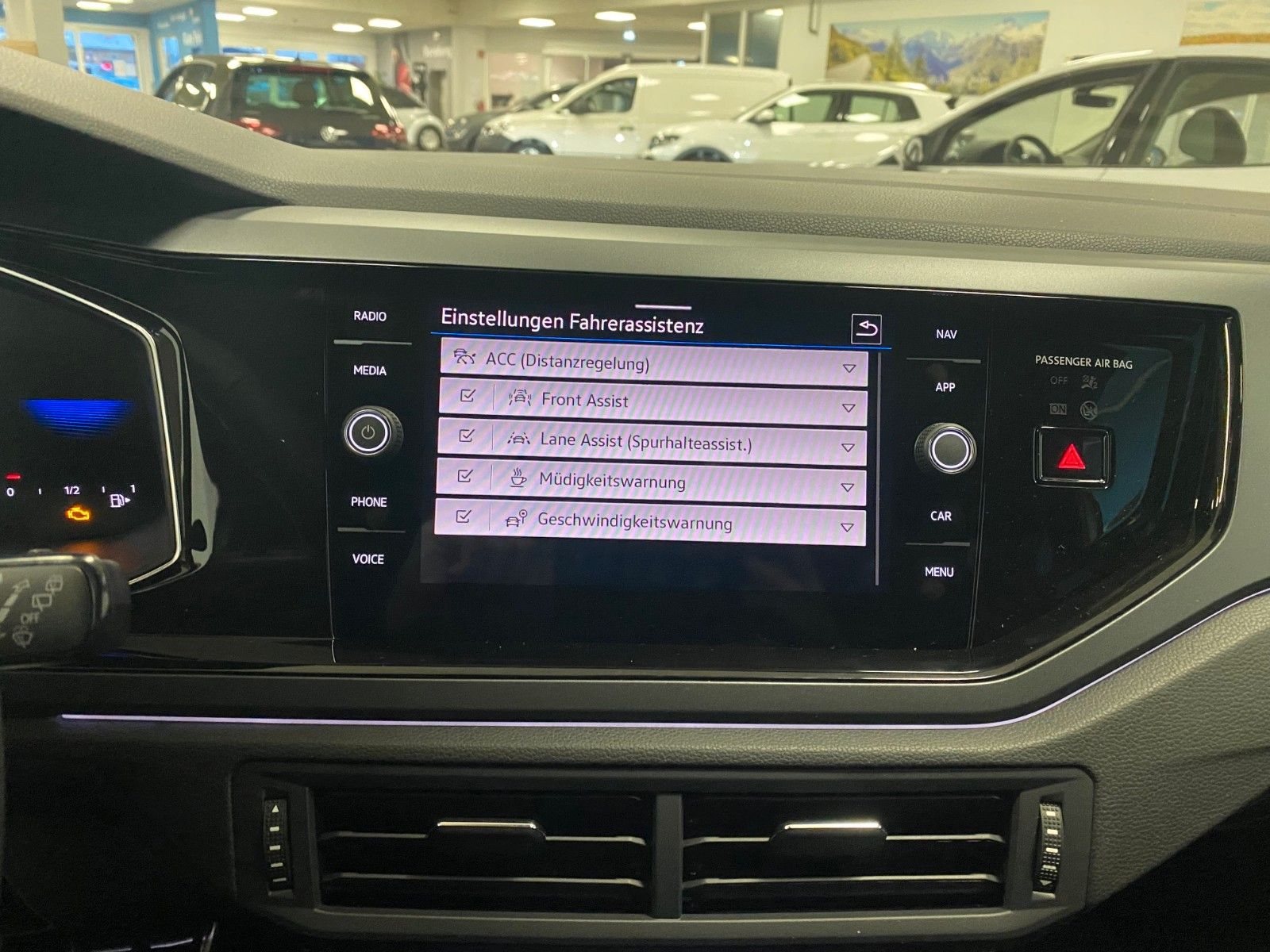 Fahrzeugabbildung Volkswagen Taigo 1.5 TSI DSG R-LINE+Black Style+ACC+Matrix+