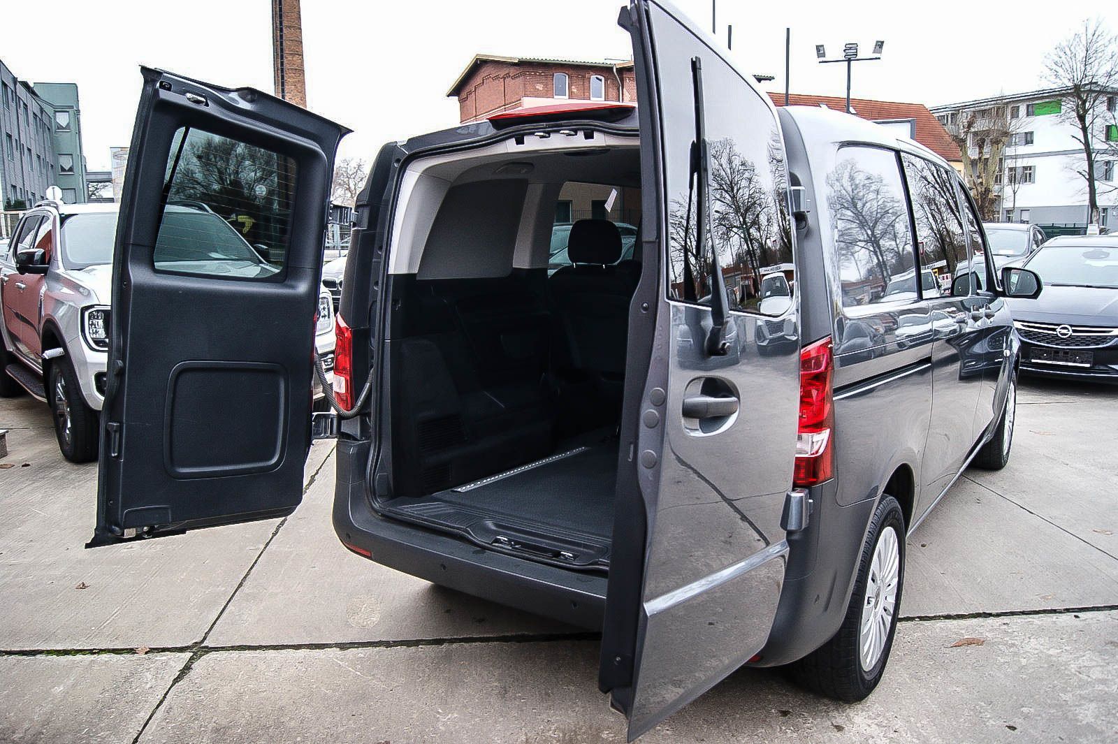 Fahrzeugabbildung Mercedes-Benz Vito Mixto 116 CDI kompakt NAVI 5-SITZE PARKASSI