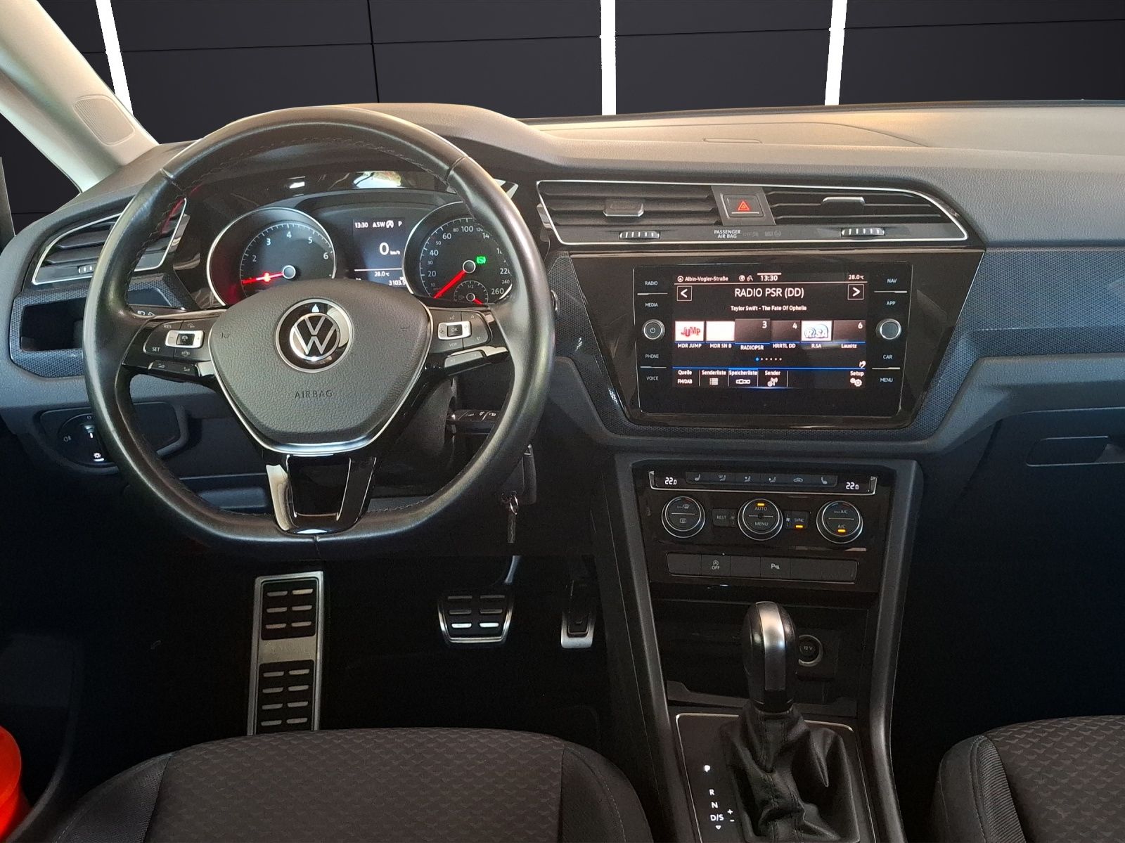 Fahrzeugabbildung Volkswagen Touran TSI United DSG LED Navi ACC SHZ APP PDC