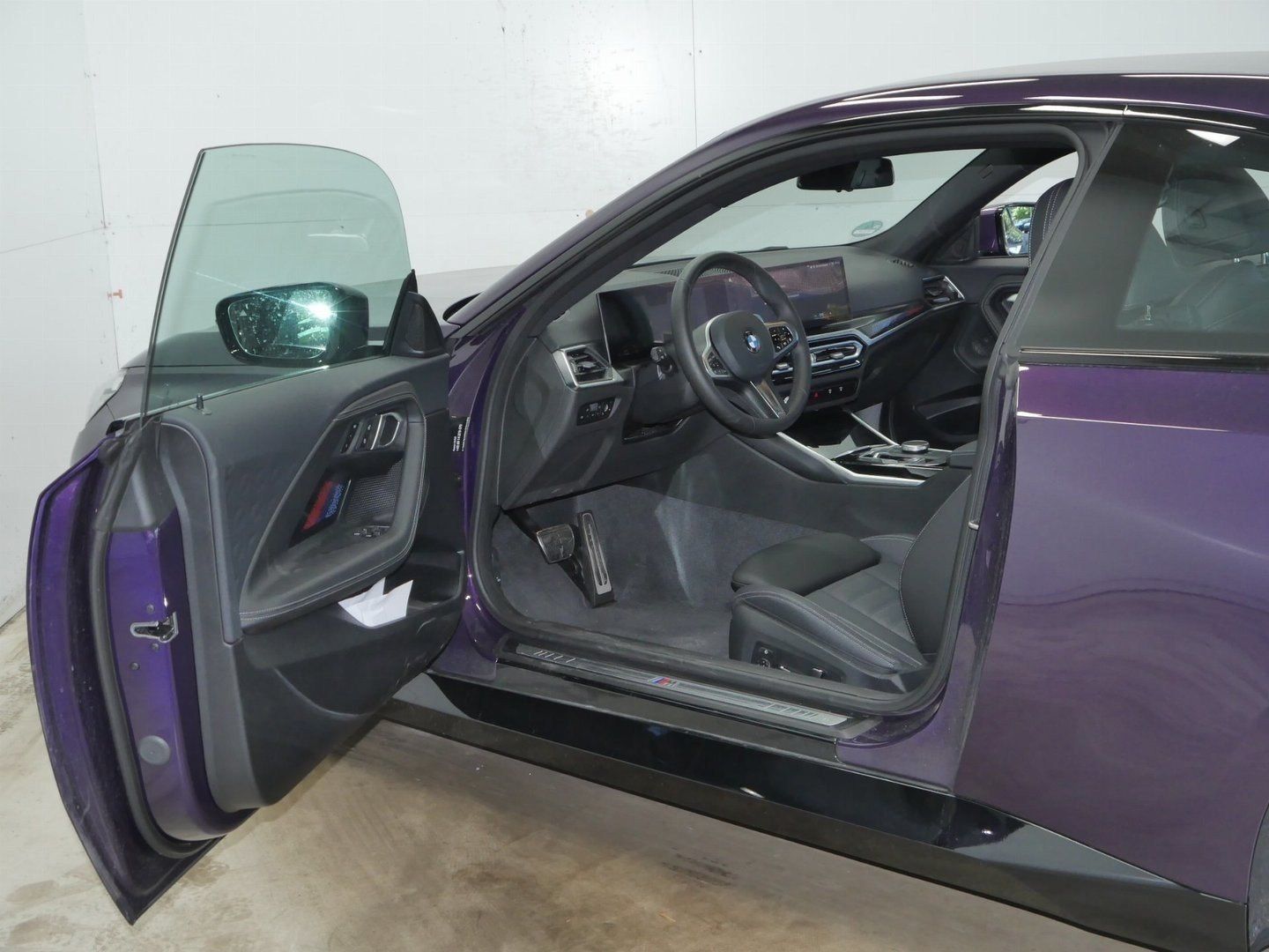 Fahrzeugabbildung BMW 220i | M Sportpaket | M Sportfahrwerk | 18" LMR