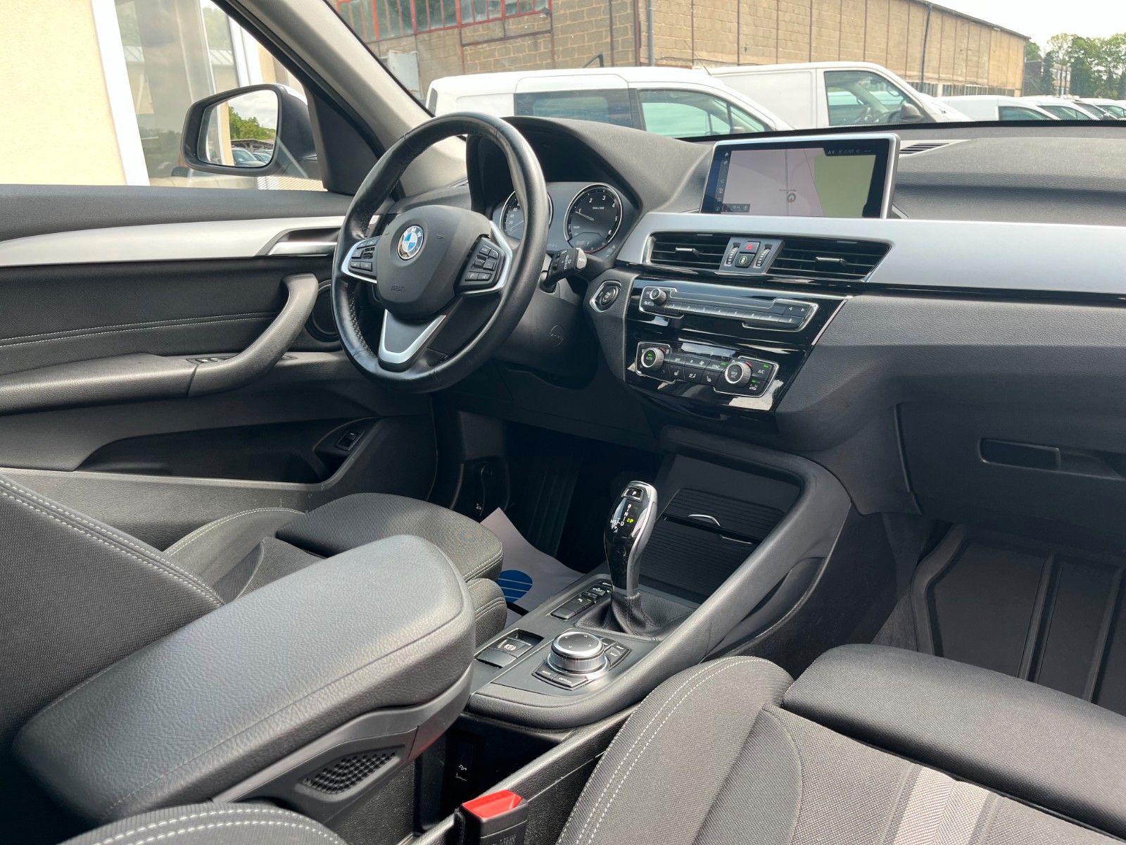 Fahrzeugabbildung BMW X1 sDrive18d Aut. Navi SPORTSITZE Alarm Kamera