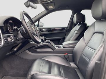 Porsche Cayenne - 10