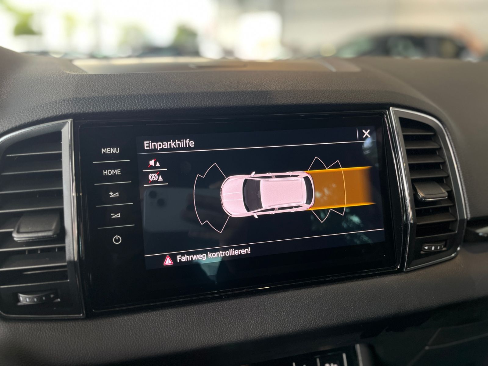 Fahrzeugabbildung SKODA KAROQ Style AHK ACC LED NAV LEDER 18"