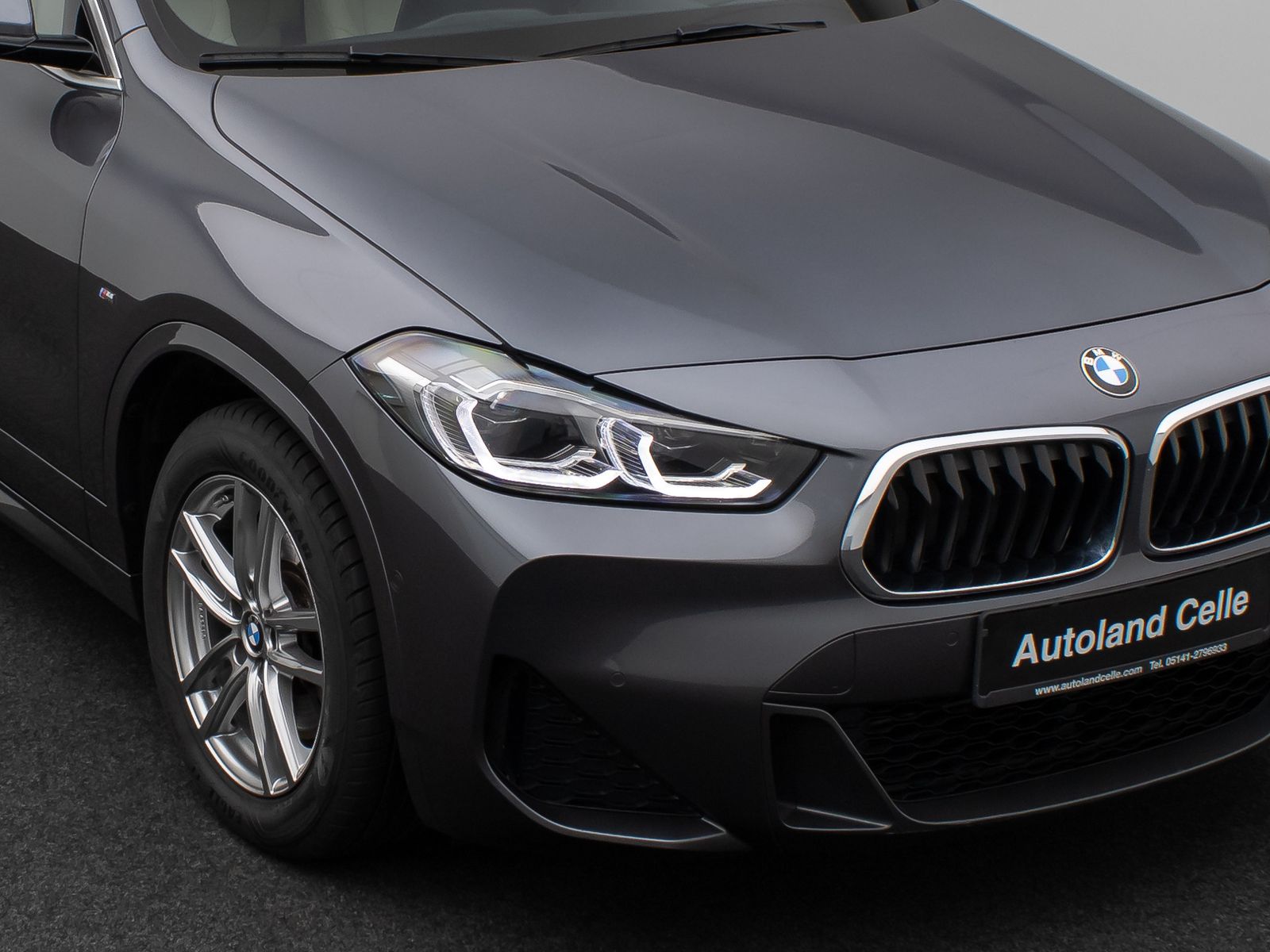 Fahrzeugabbildung BMW X2 xD20d M Sport Panorama Kamera HUD DAB Komfort