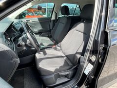 Fahrzeugabbildung Volkswagen T-Roc 1.5 TSI DSG Sitzheizung PDC Bluetooth