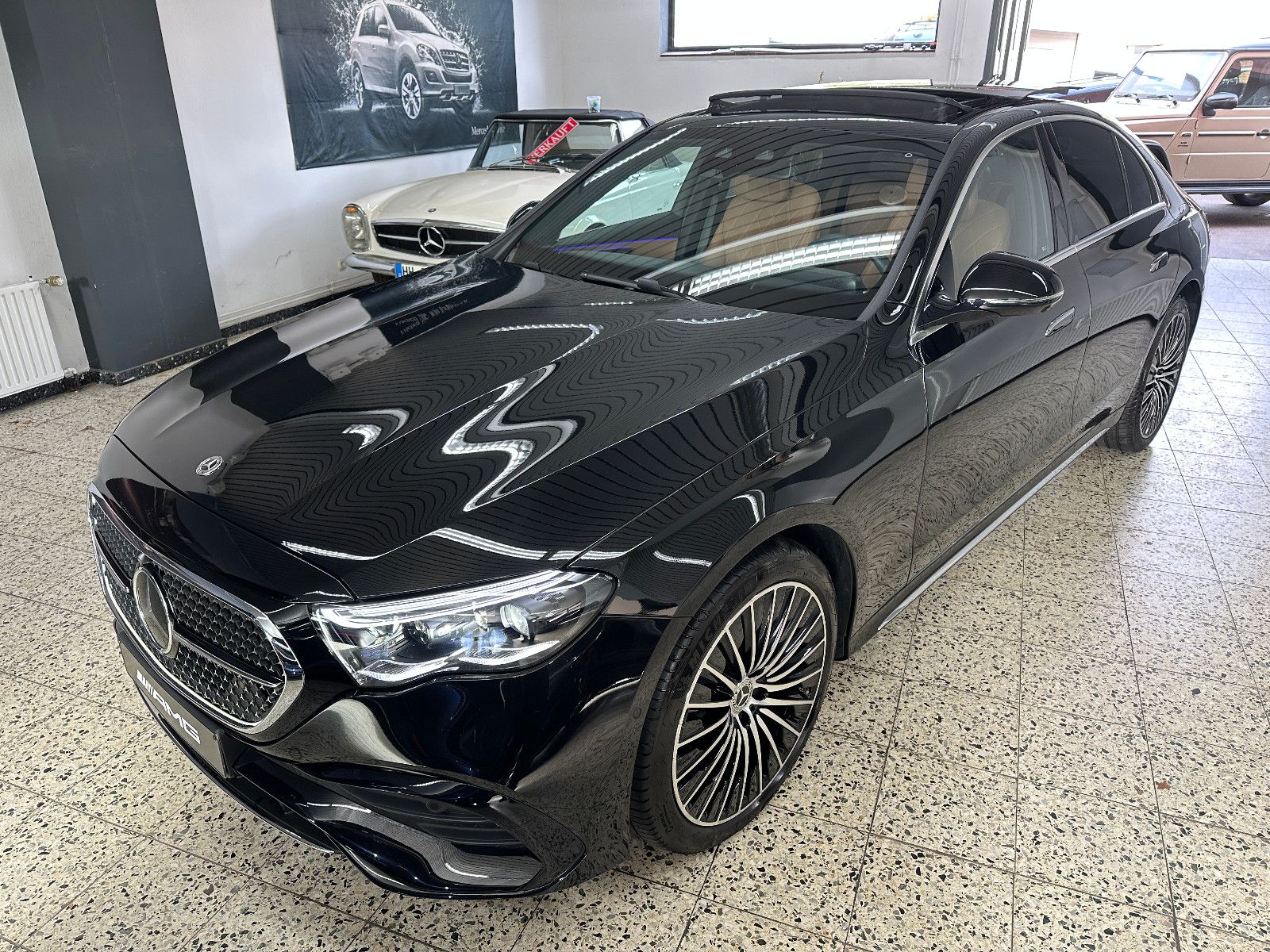 Mercedes-Benz E 300 e AMG + Exklusiv NAV/LEDER/PSD/DISTR/LM20" imagem 3