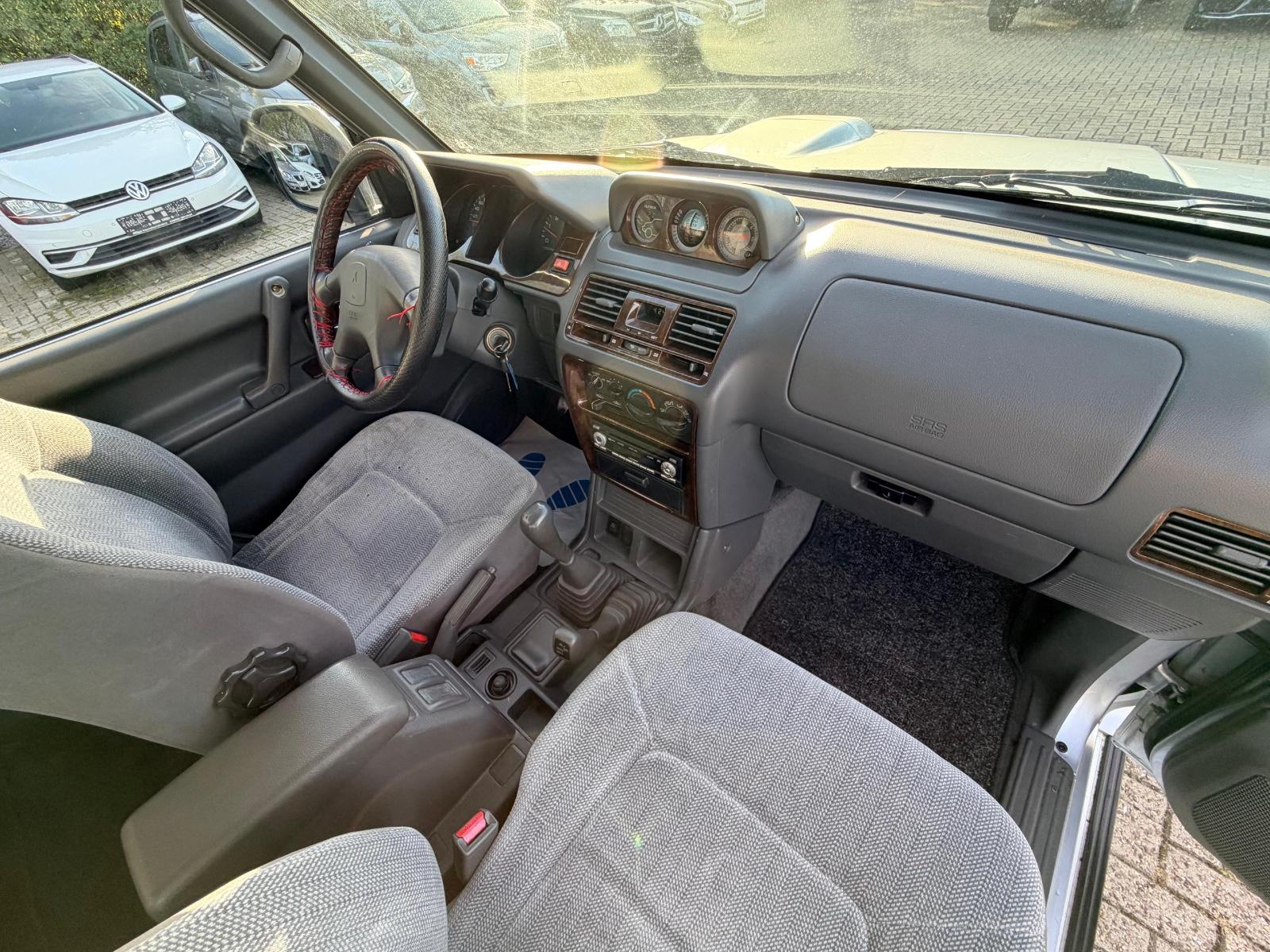 Mitsubishi Pajero 2004 — photo 23