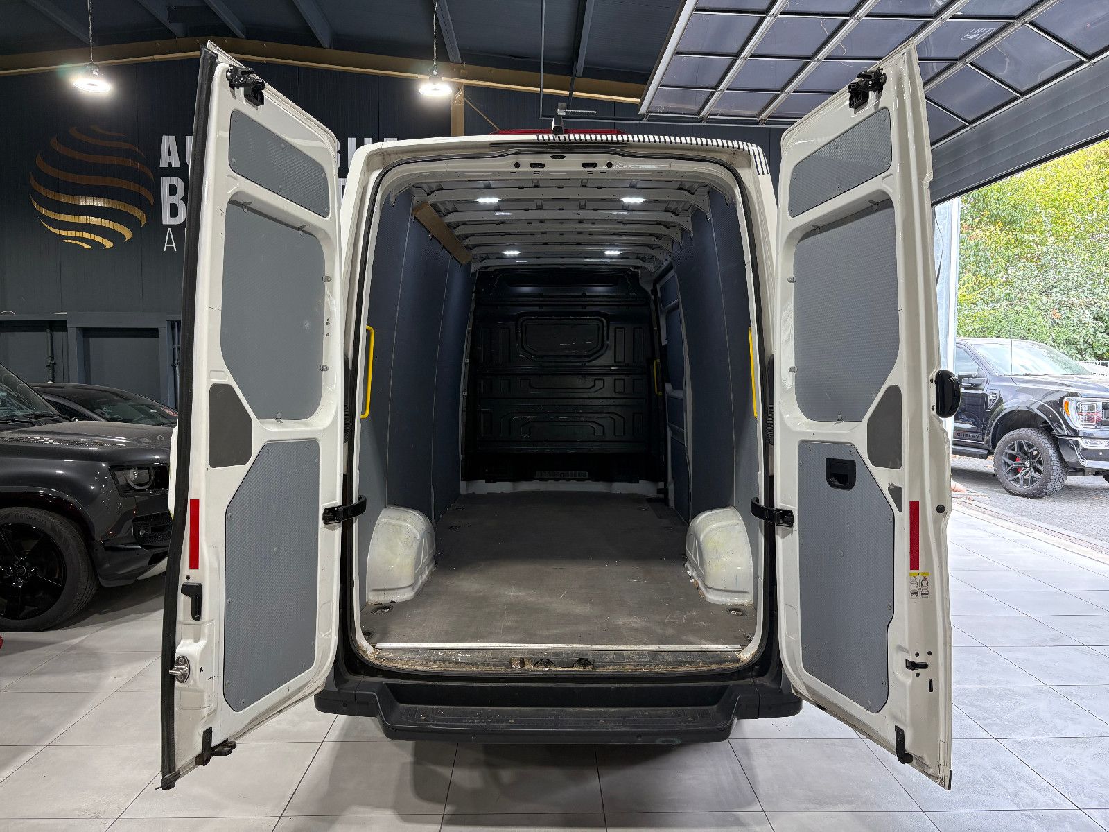 Fahrzeugabbildung Volkswagen CrafterKasten 35 lang Hochdach FWD/AUTOMATIK