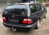 Mercedes-Benz Mercedes E 320 T Modell Facelift - Mercedes-Benz E 320 in Herne