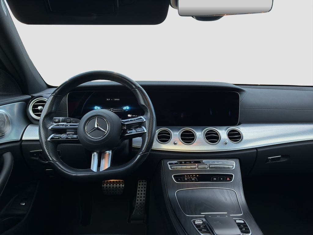 Fahrzeugabbildung Mercedes-Benz E 300 de T AMG*PANO-SD*AHZV*HUD*DISTR*BURMESTER*
