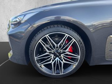 Kia Stinger GT 3.3 V6 T-GDI +Navi+LED+HUD+Kam.+SHZ