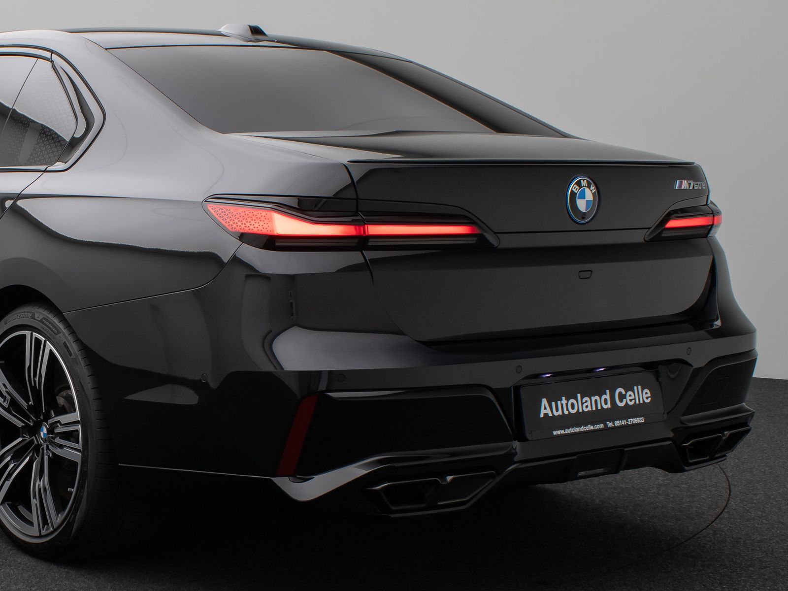 Fahrzeugabbildung BMW M760e Sky Lounge B&W Fond Ent M-Performance Voll