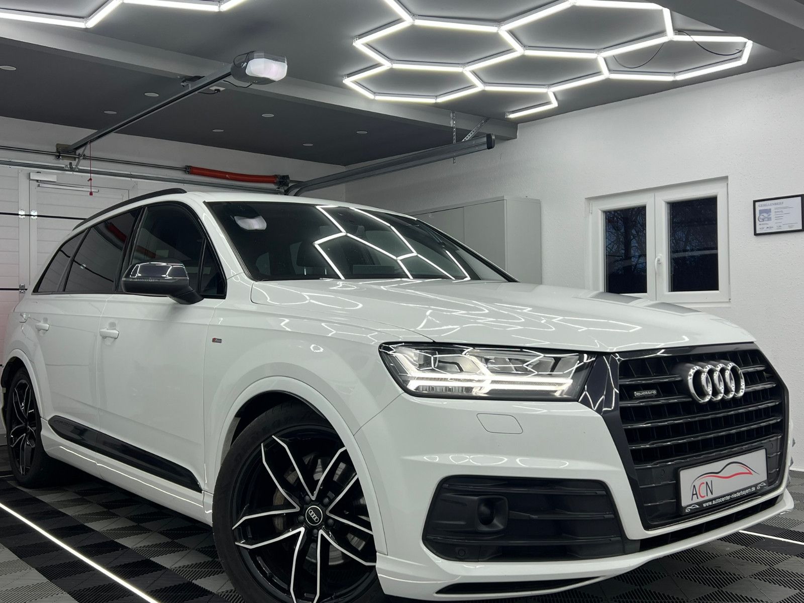 Fahrzeugabbildung Audi Q7 3.0 TDI Quattro S-LINE/21ZOLL/MATRIX/AHK/AMBI