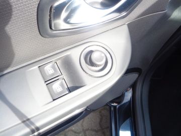 Bild 6 Renault Clio IV Limited 0.9 TCE KLIMA USB NAVI BT FREISP