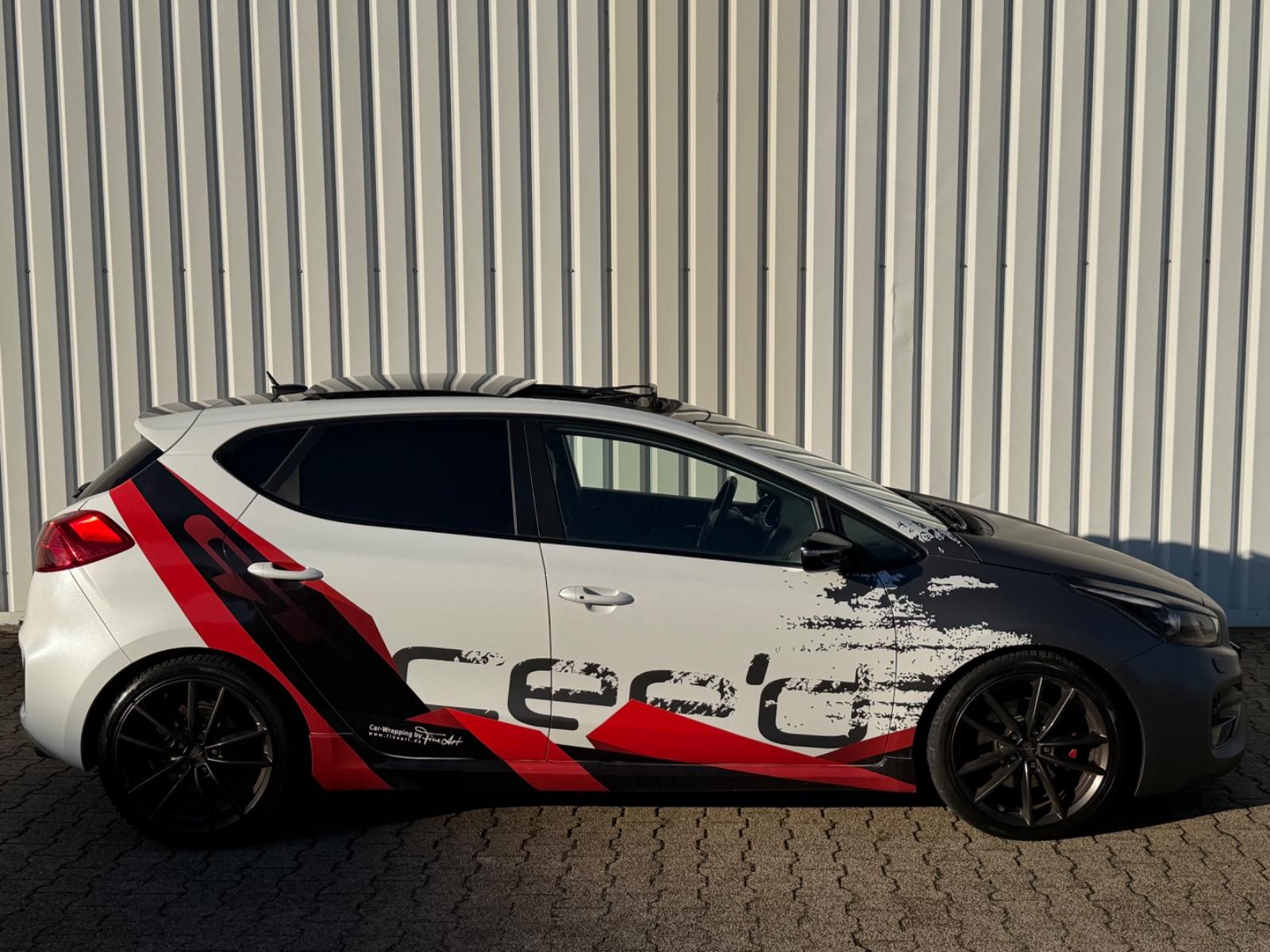 Kia Ceed 1.6 T-GDI GT-Track*PANO*KEYLESS*NAP*RFK*