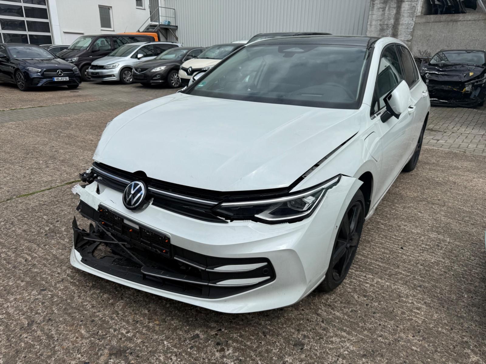 Volkswagen Golf VIII Lim. 1.5 TSI Voll eHybrid 150 kW Style