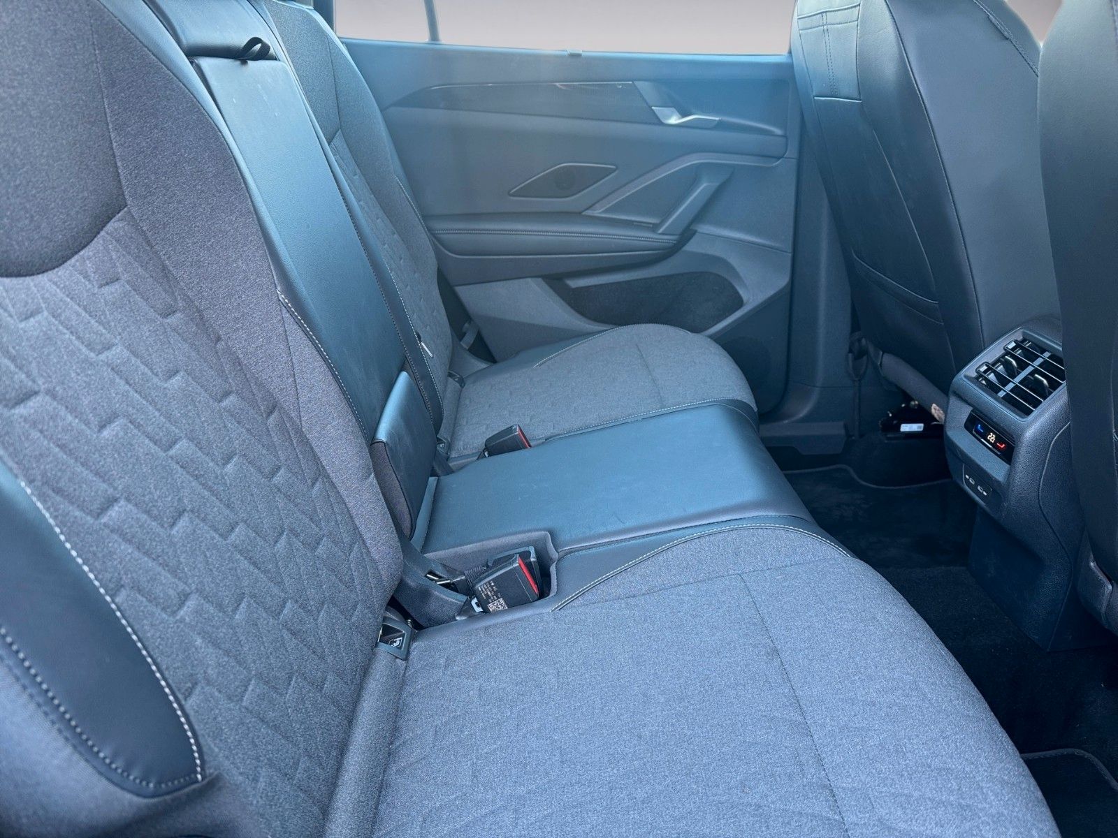 Fahrzeugabbildung Volkswagen Tayron Life 1.5 TSI