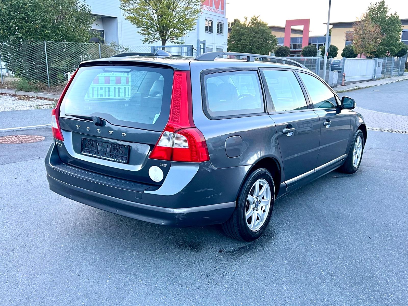Volvo V70 2008 — interior