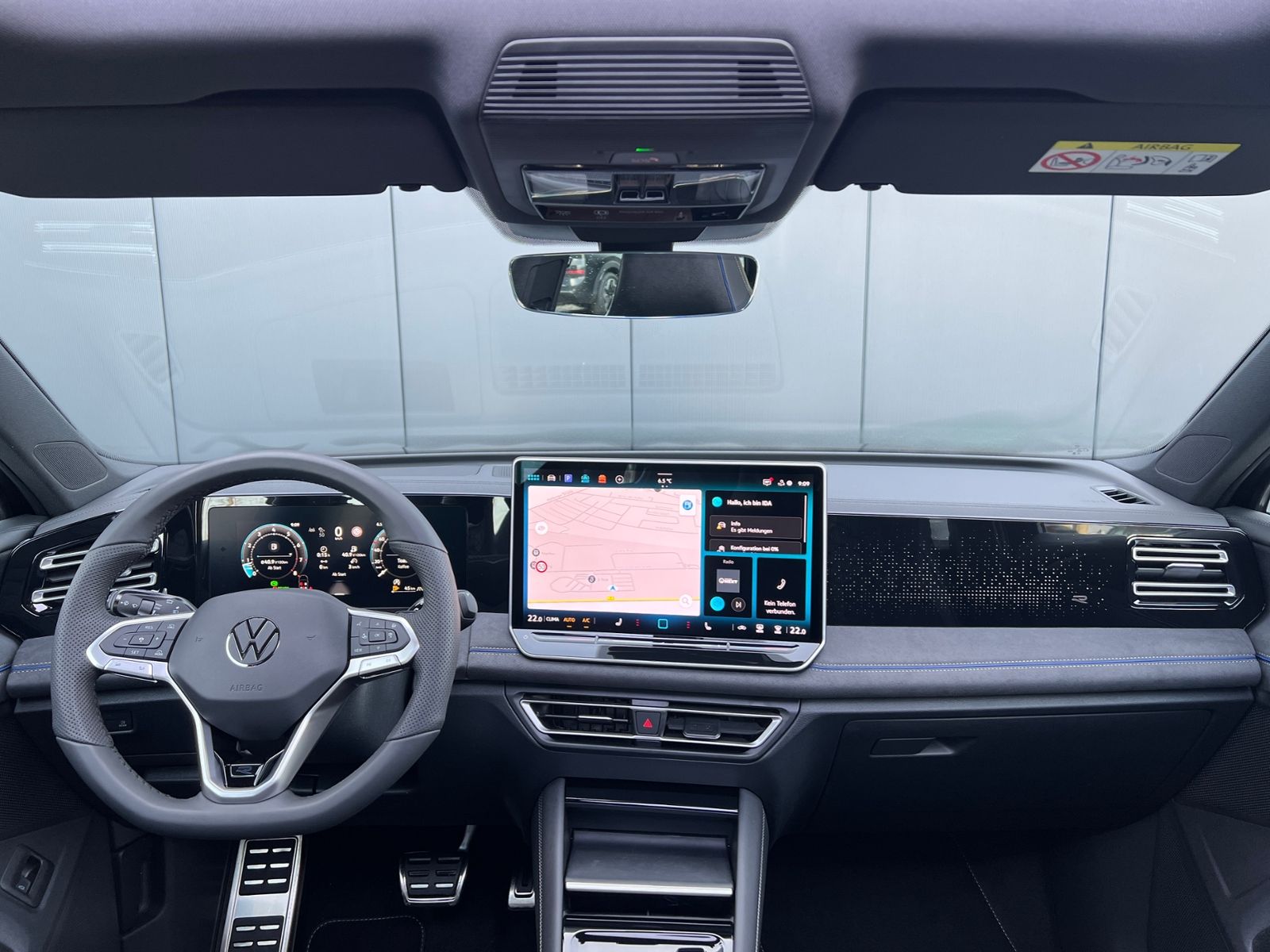 Fahrzeugabbildung Volkswagen Tiguan R-Line 1.5 eTSI DSG *AHK, ACC, IQ.Light,